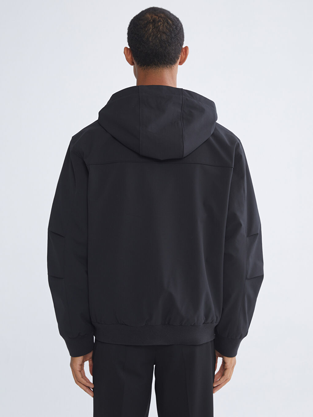 Siyah Rahat Kalıp Kapüşonlu Erkek Mont-4