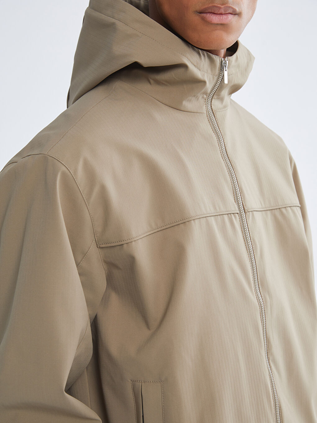 Bej Rahat Kalıp Kapüşonlu Erkek Mont-3