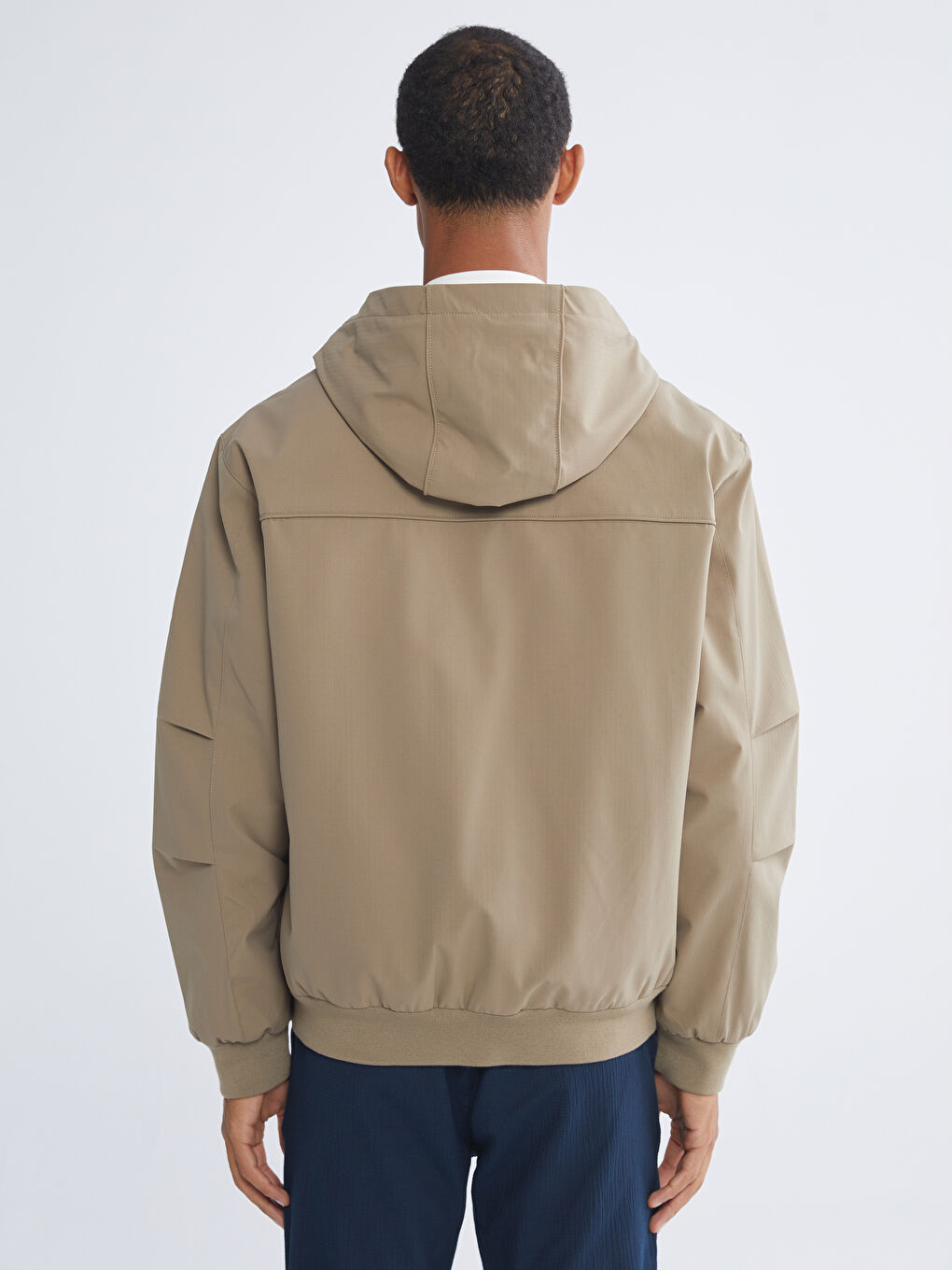 Bej Rahat Kalıp Kapüşonlu Erkek Mont-4