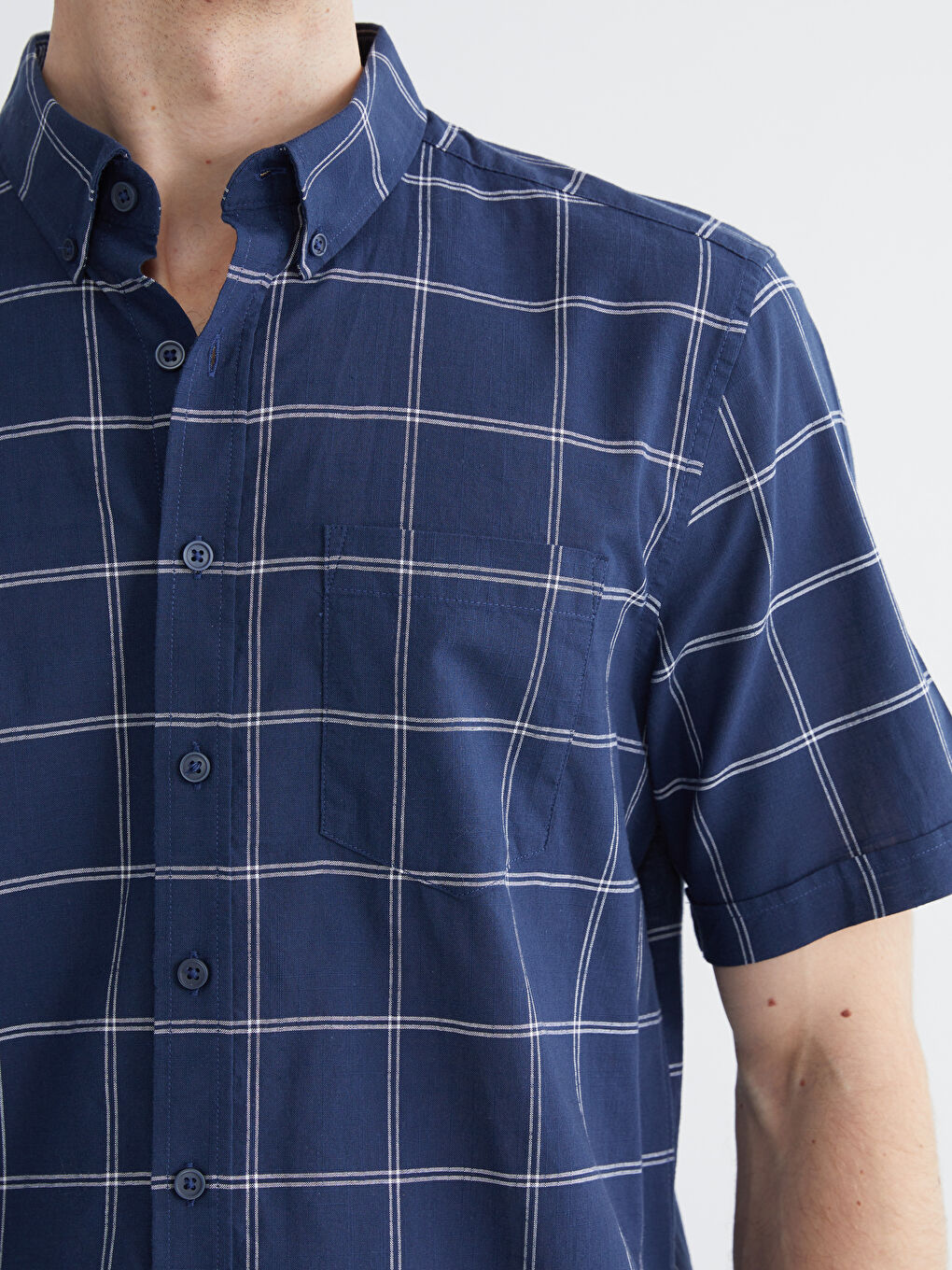 قميص بوبلين بنقشة المربعات بقصة عادية للرجال-2