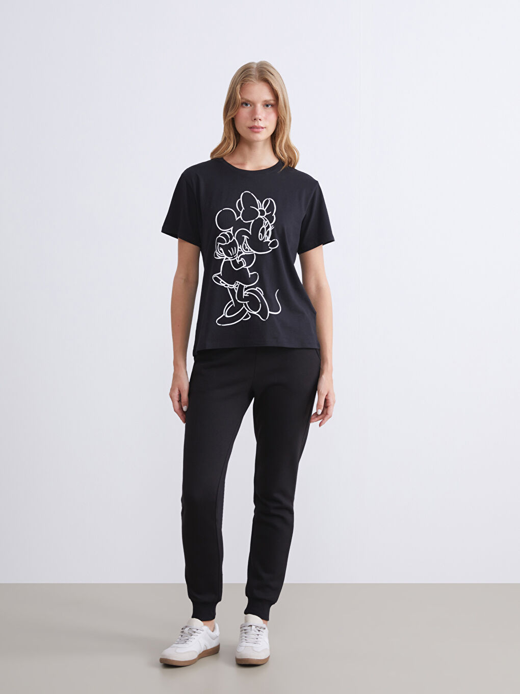 Тениска с кръгло деколте и отпечатано Disney - Мини Маус за жена-1