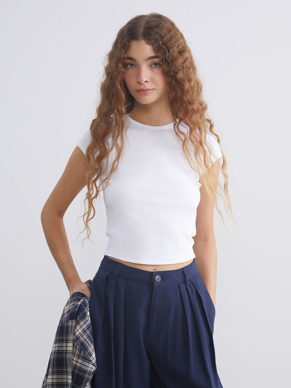 Әйелдерге арналған дөңгелек жағалы кроп-топ