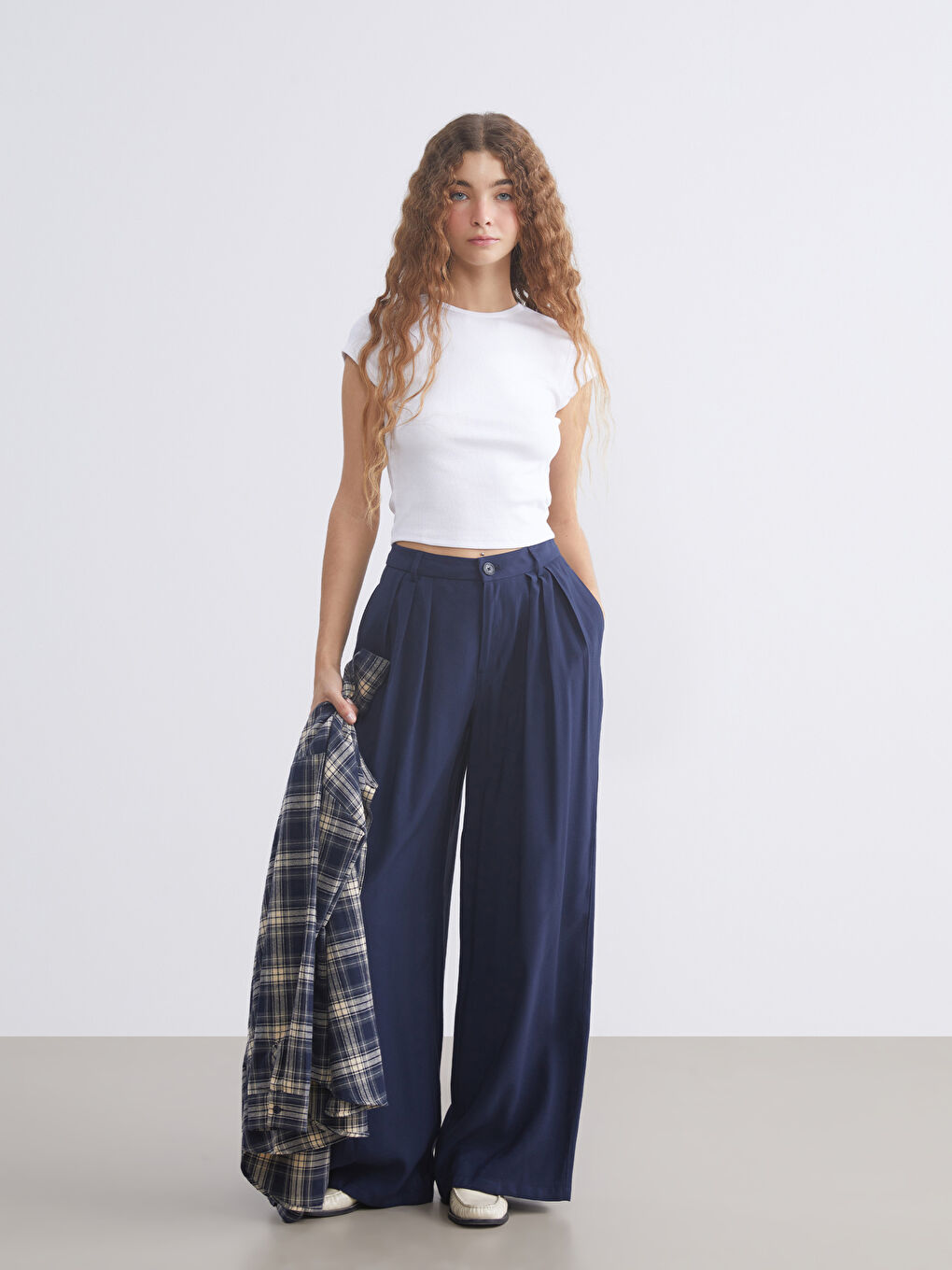 Әйелдерге арналған дөңгелек жағалы кроп-топ-1