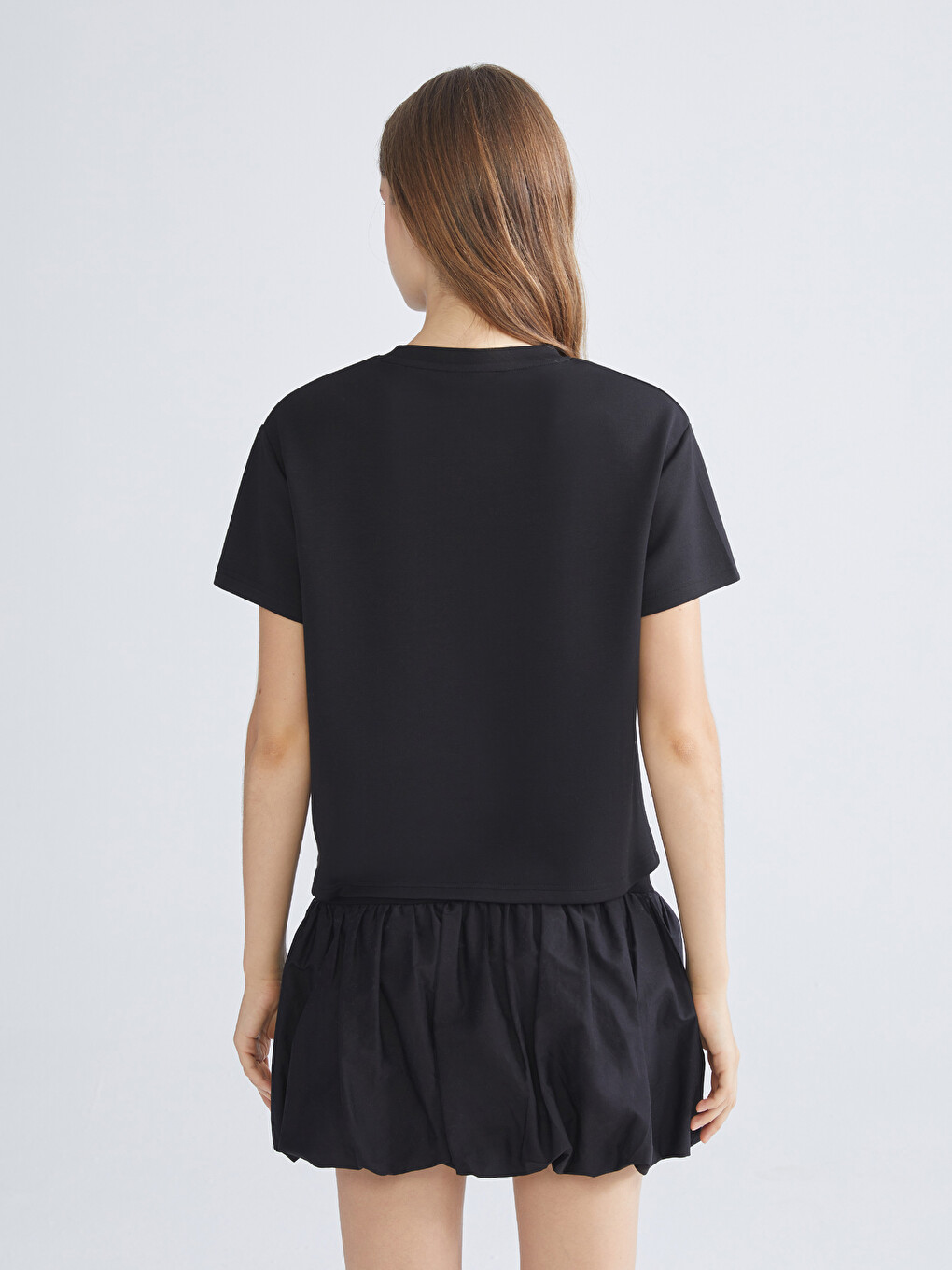T-shirt E Butë Me Prekje, Me Jakë Të Rrumbullakët Për Gra-3