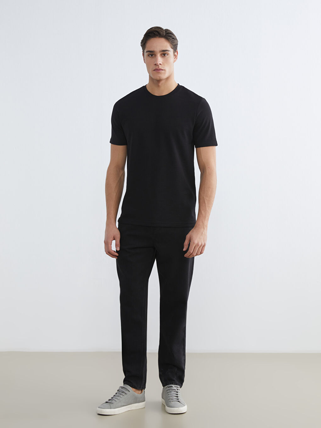 Siyah Bisiklet Yaka Penye Erkek Tişört-1