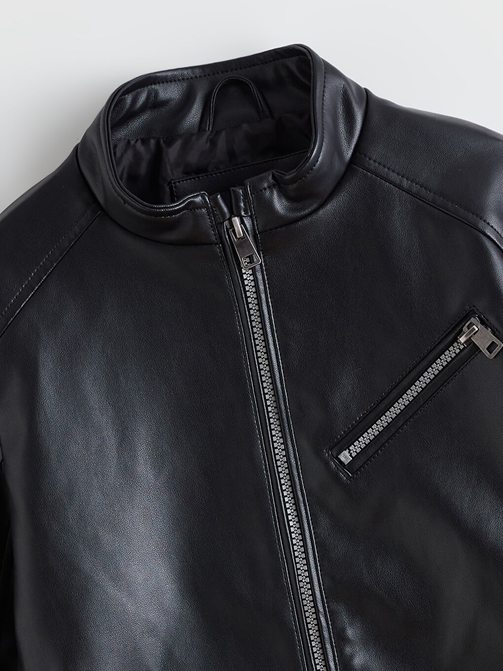 پاڵتۆی چەرمی ناسروشتی ڕه‌ش کوڕ-1