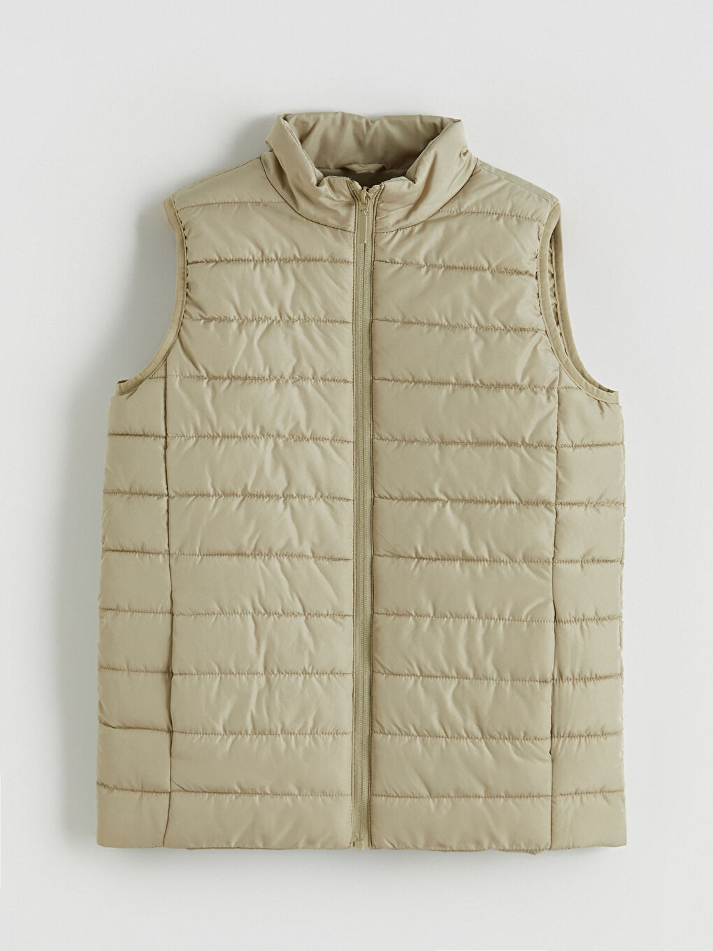 فيست منتفخ للأولاد بياقة عالية