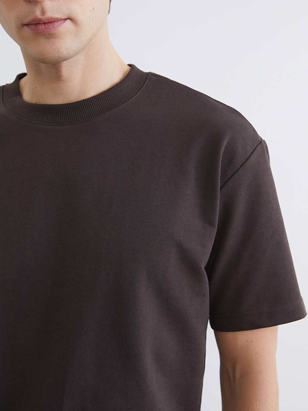 Kahverengi Bisiklet Yaka Kısa Kollu Erkek Sweatshirt-2