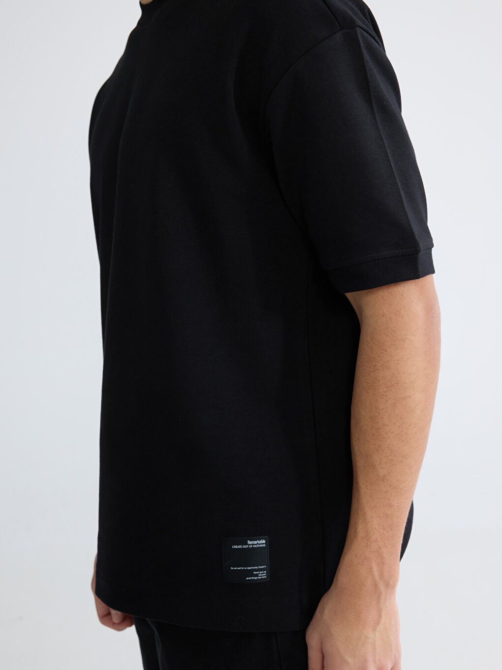 Siyah Bisiklet Yaka Erkek Tişört-2