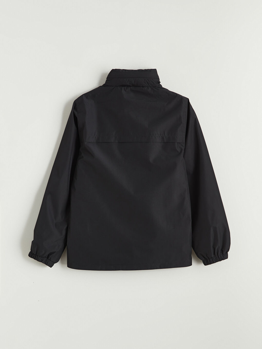 ბიჭი შავი საწვიმარი-2