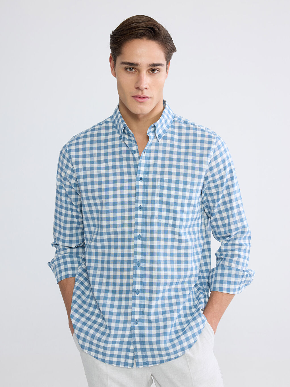 Cămașă bărbătească Regular Fit din poplin cu model în carouri