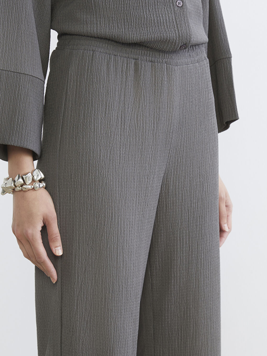 Textured Women's Trousers with Elastic Waistband-2