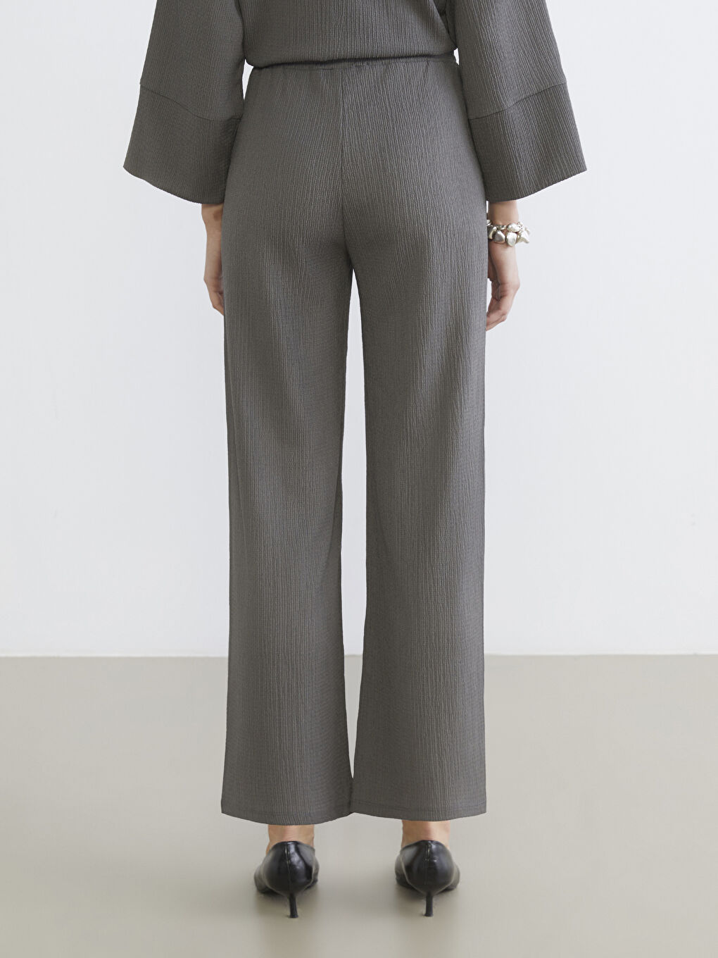 Textured Women's Trousers with Elastic Waistband-3