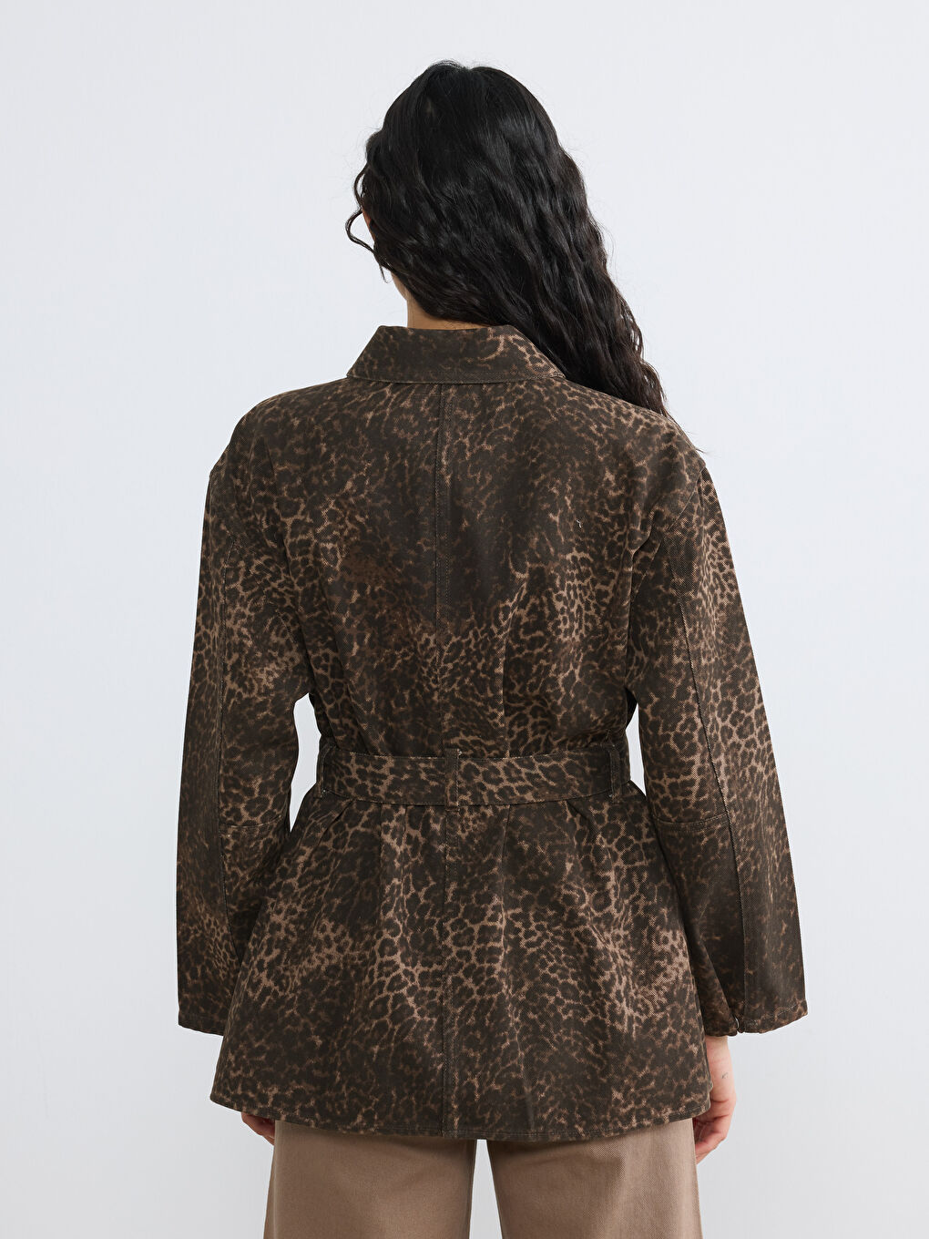 Collared Neck Leopard Print Women's Denim Jacket-3