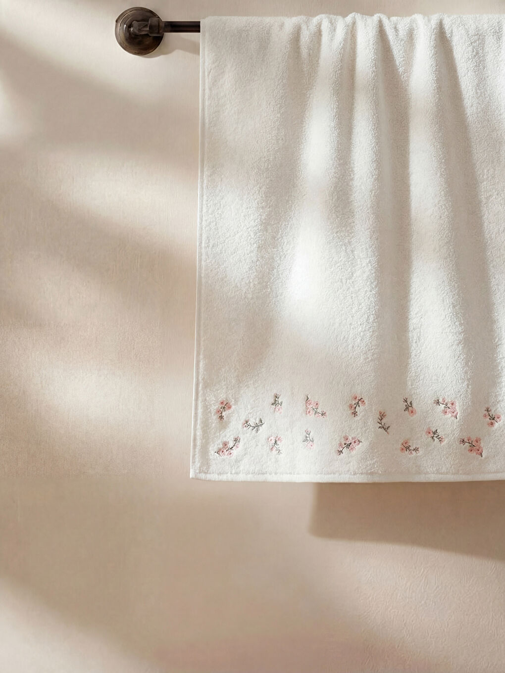 гүлді кестеленген қол сүлгі 50x80 см