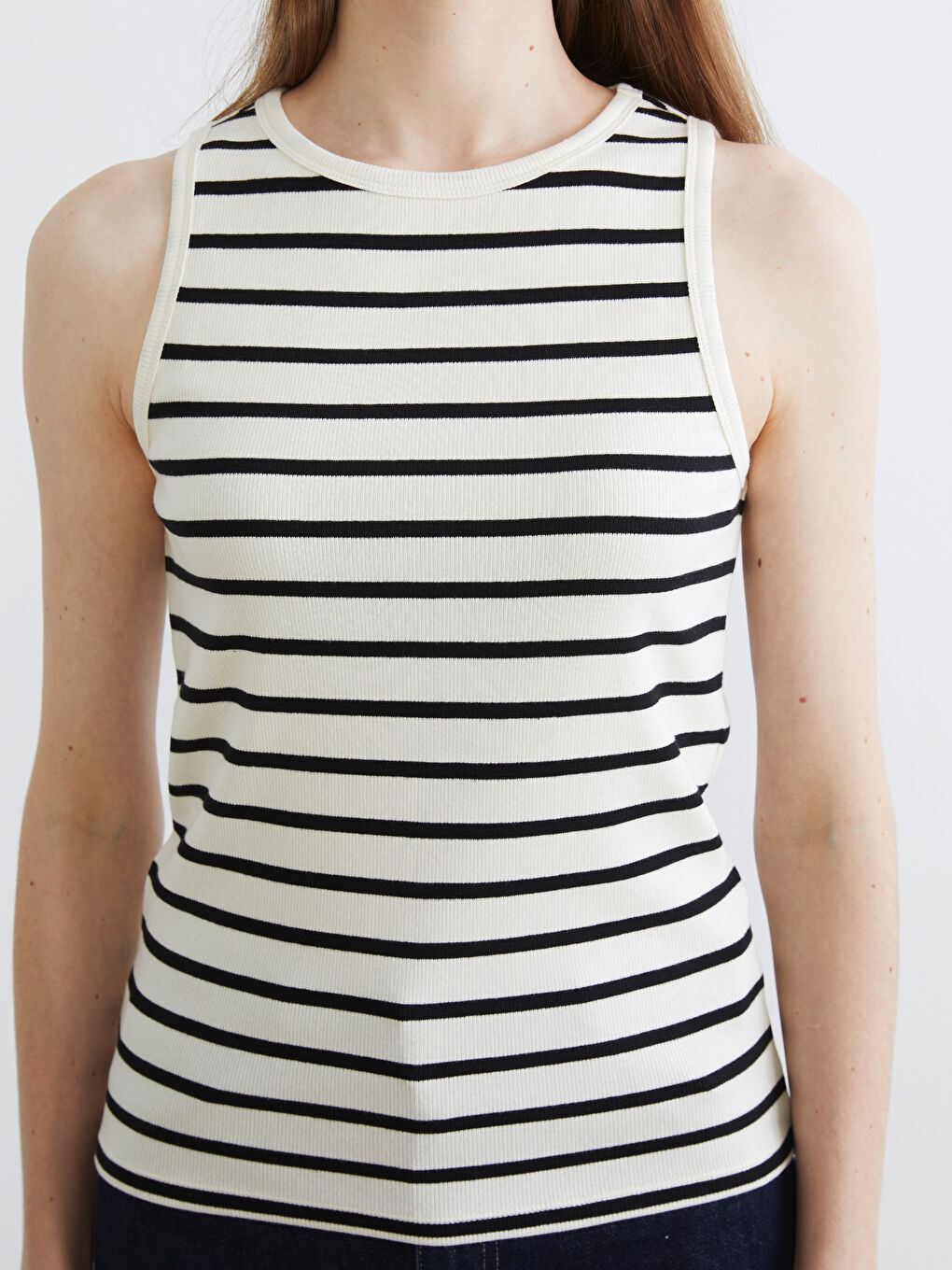 Striped women's tank top with a crew neck.-2