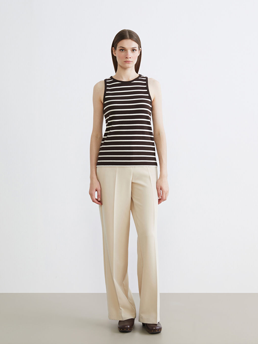 توب نسائي مخطط بلا كم بكول مدور.-1