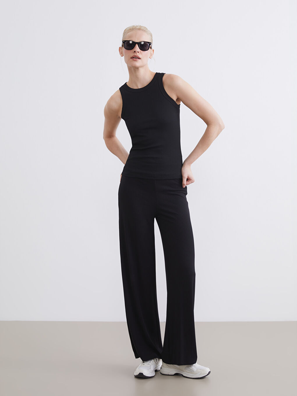 Textured Women's Trousers with Elastic Waistband