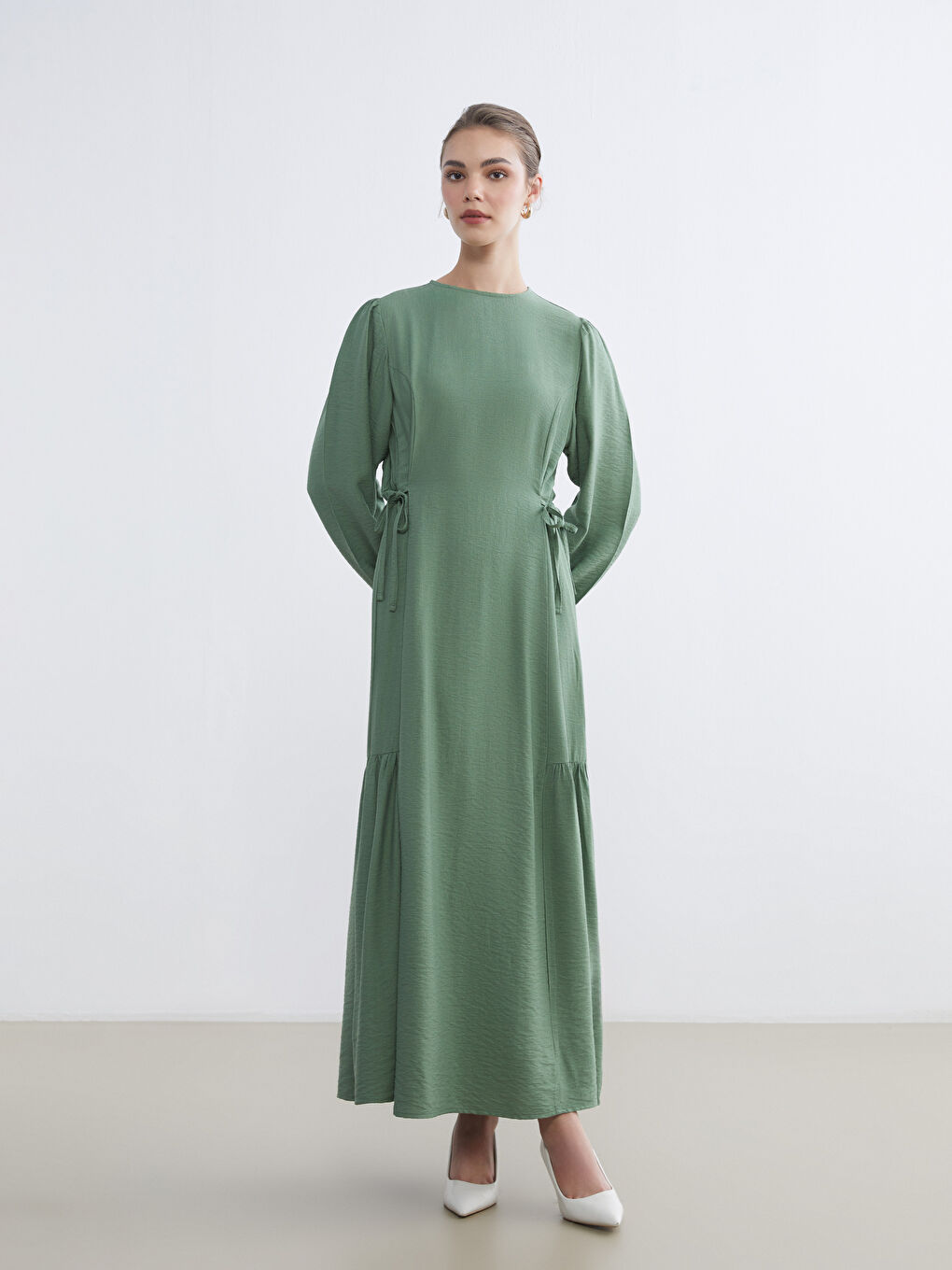 Gathered dress with a crew neck.-1