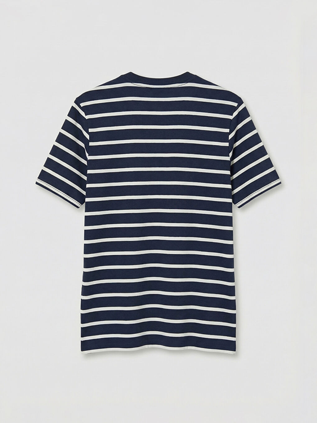 მამაკაცები კრემისფერი მაისურები და ზედები-1