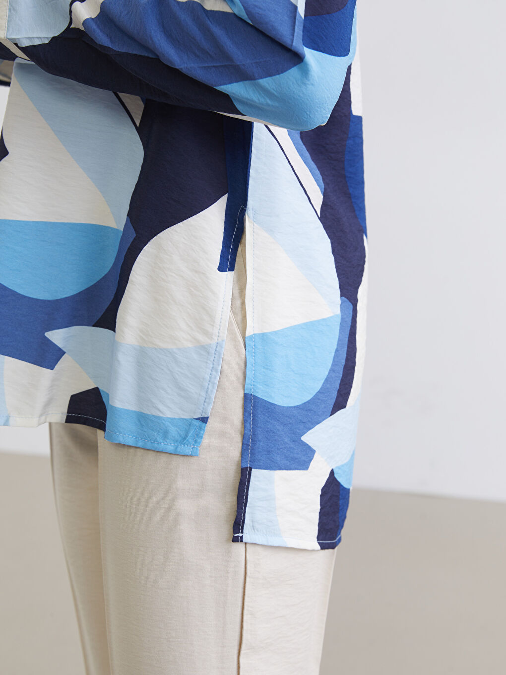 بلوزة بكولة بطبعة ملفتة-2