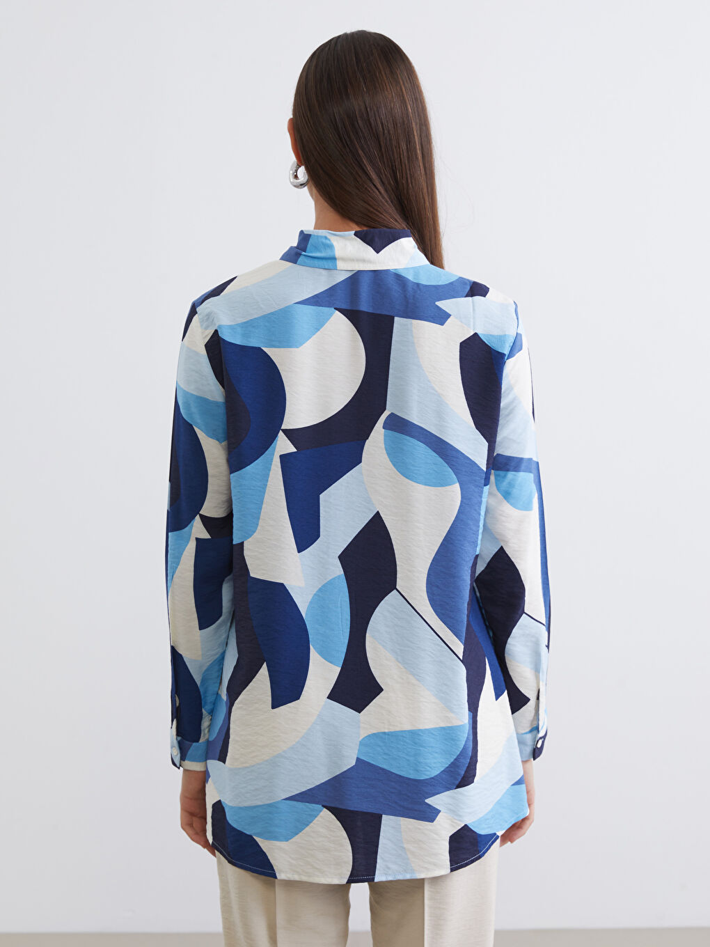 بلوزة بكولة بطبعة ملفتة-3