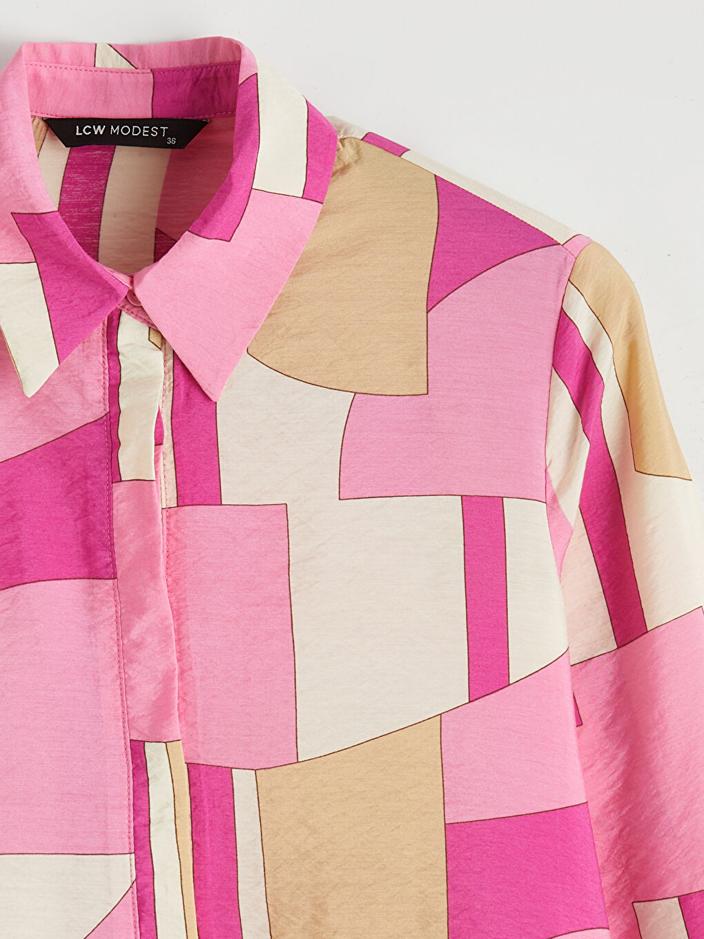 بلوزێک بە قۆڵتەکی کراس و نەخشدار.-5