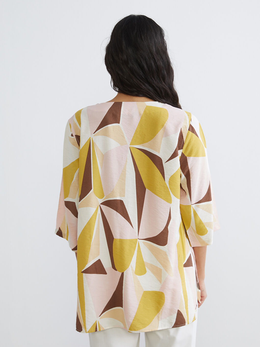 بلوزة واسعة منقوشة بياقة على شكل حرف V-7