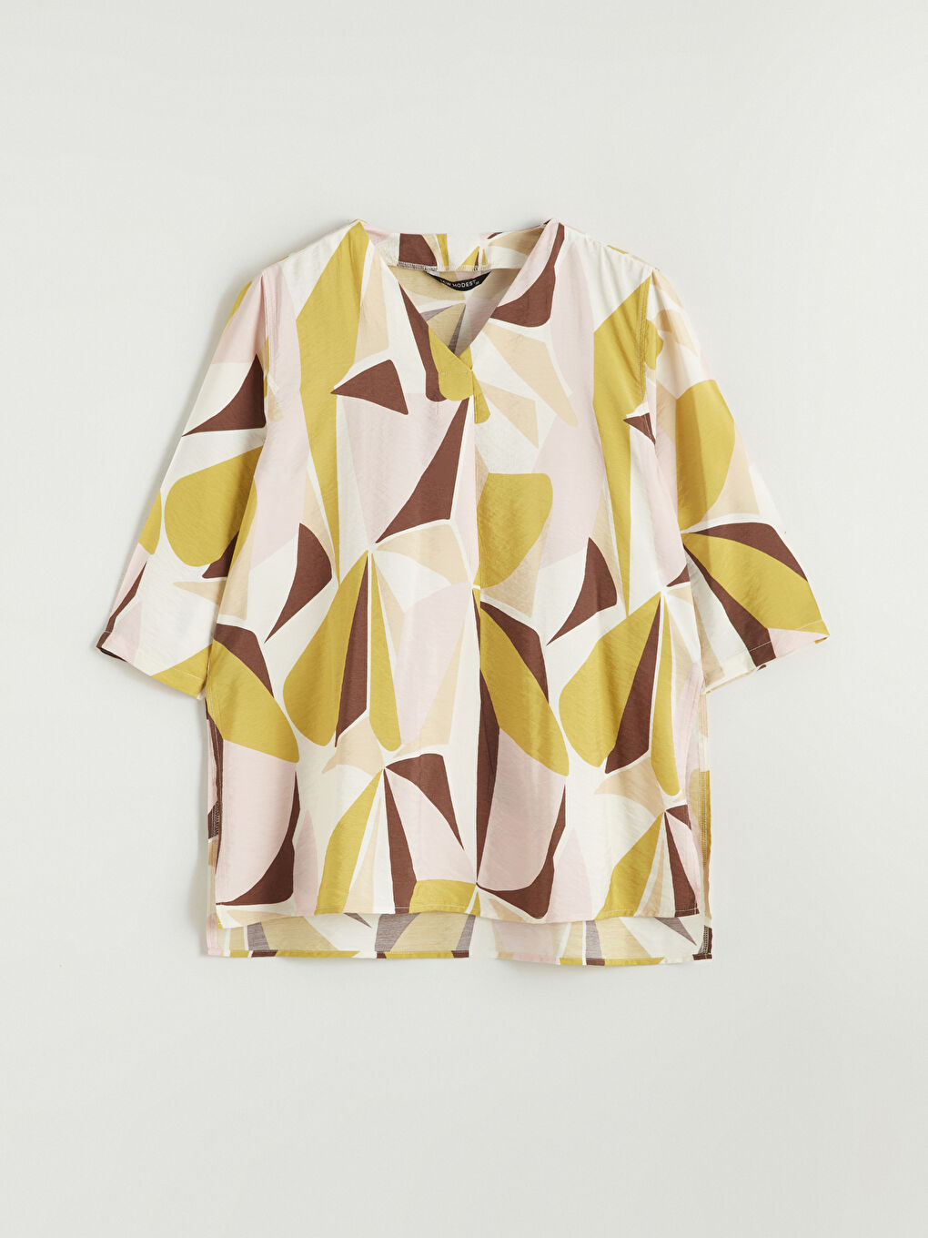 بلوزة واسعة منقوشة بياقة على شكل حرف V-8