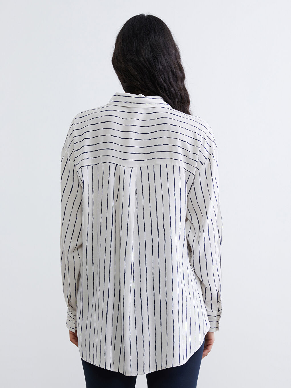 Полосатая оверсайз женская рубашка-туника-3