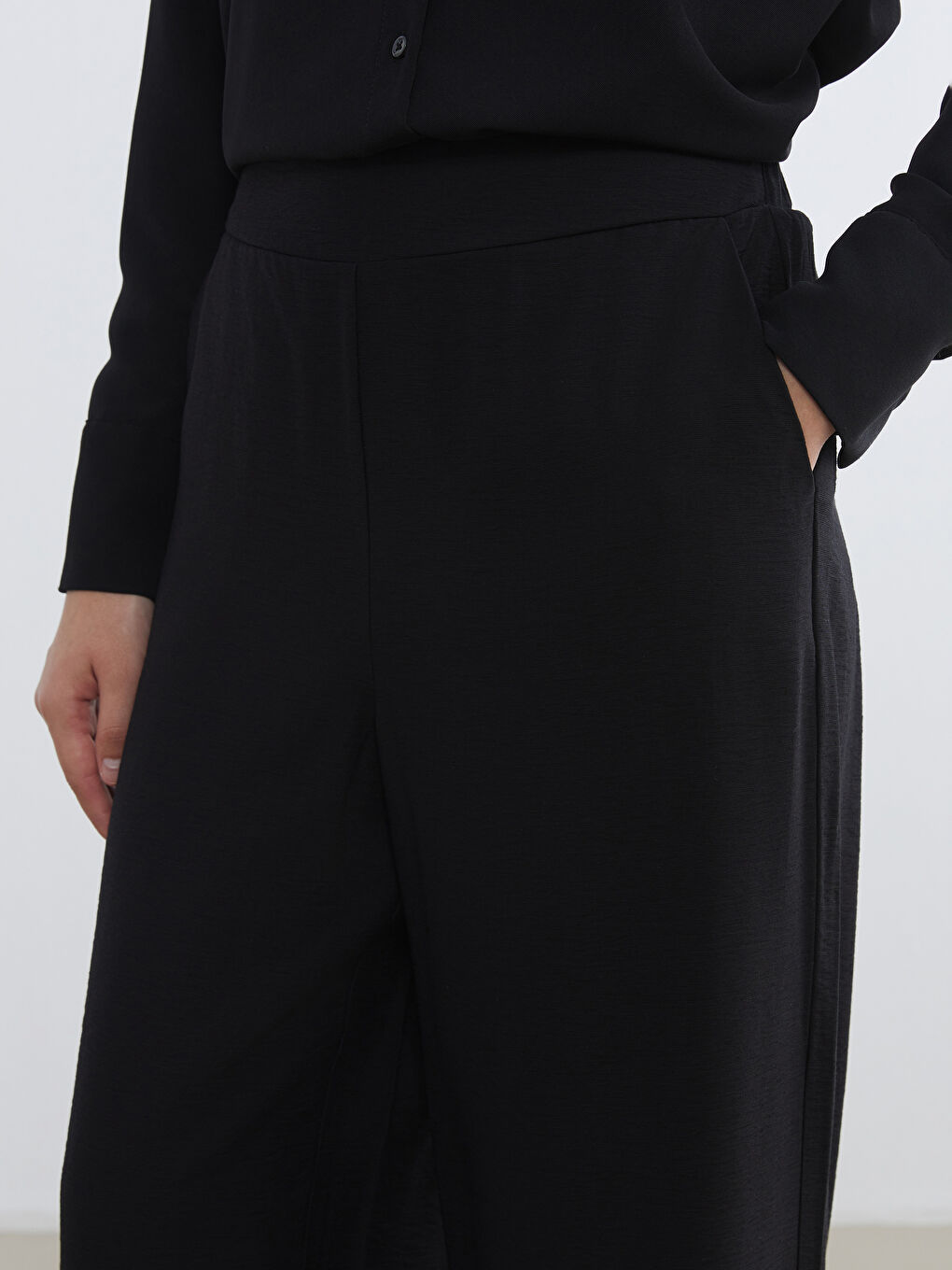 Woman BLACK Trousers-2