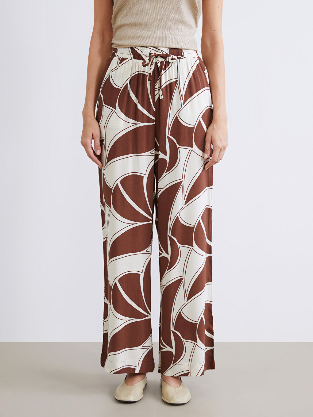 پانتۆڵ قاوه‌یی ژن-1