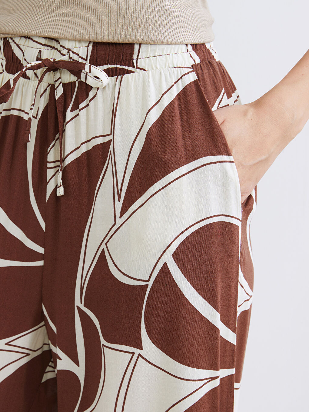 پانتۆڵ قاوه‌یی ژن-2