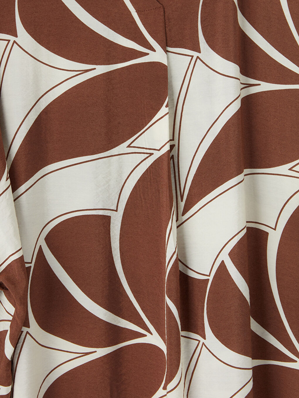 Haljina A kroja sa uzorkom i V izrezom, oversize kroja-6