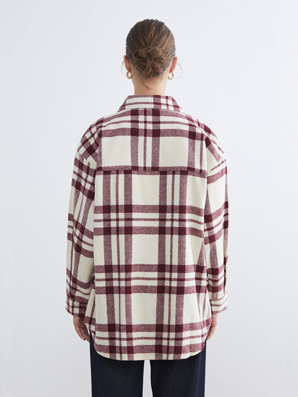 Клетчатая оверсайз женская шерстяная рубашка-куртка-3