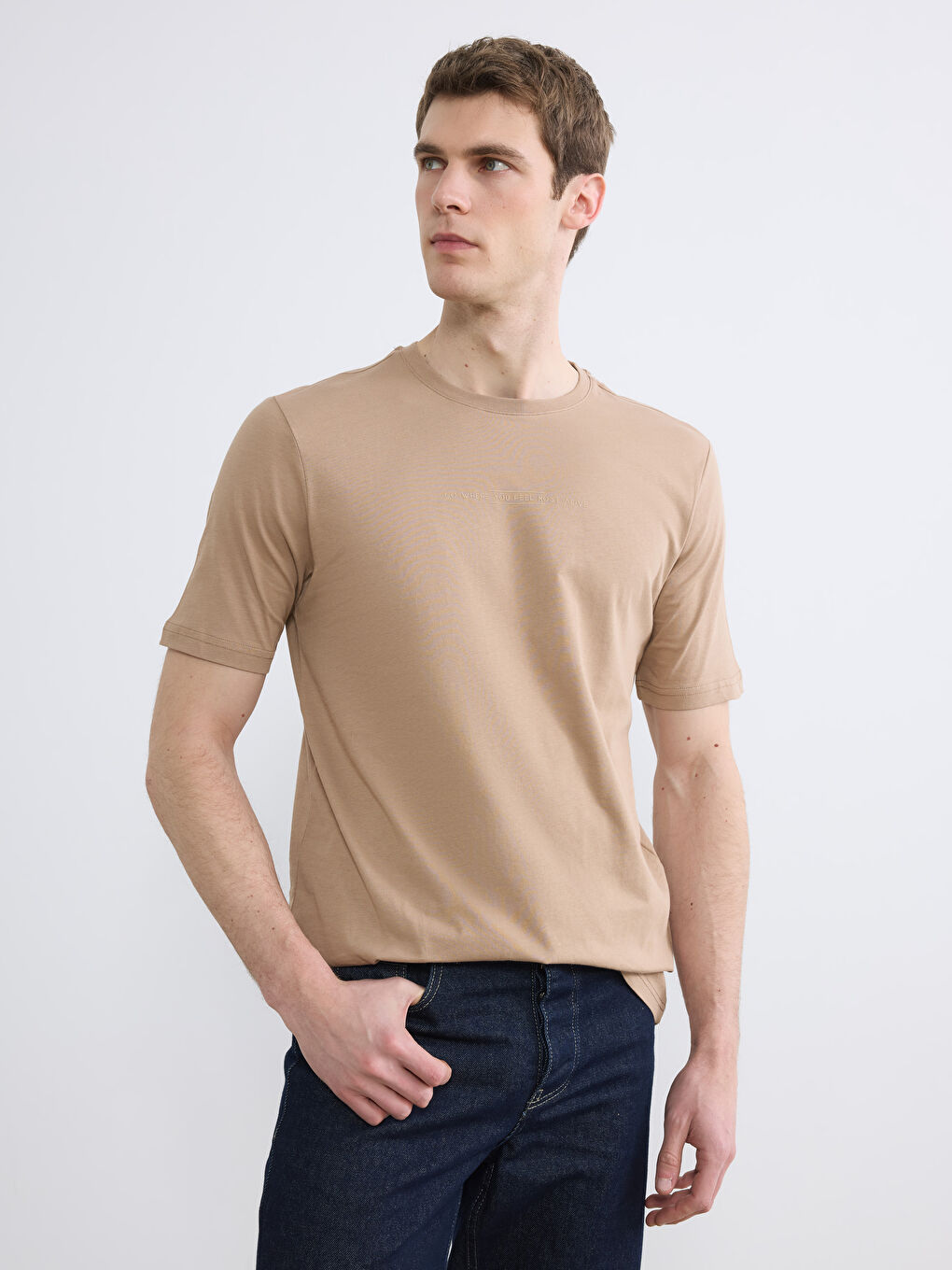 Bej Bisiklet Yaka Baskılı Penye Erkek Tişört