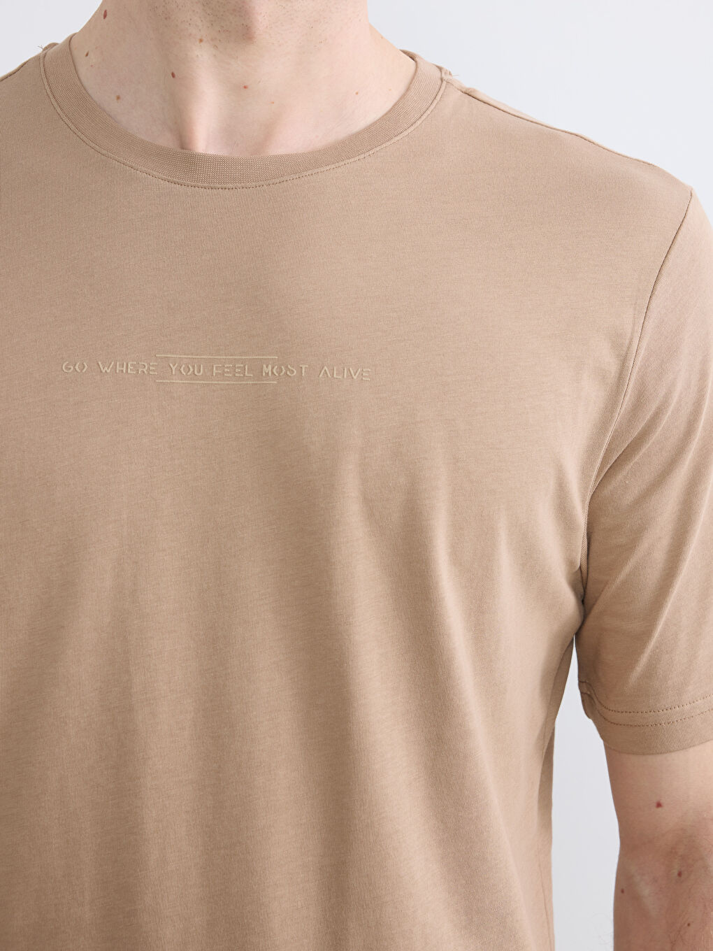 Bej Bisiklet Yaka Baskılı Penye Erkek Tişört-2