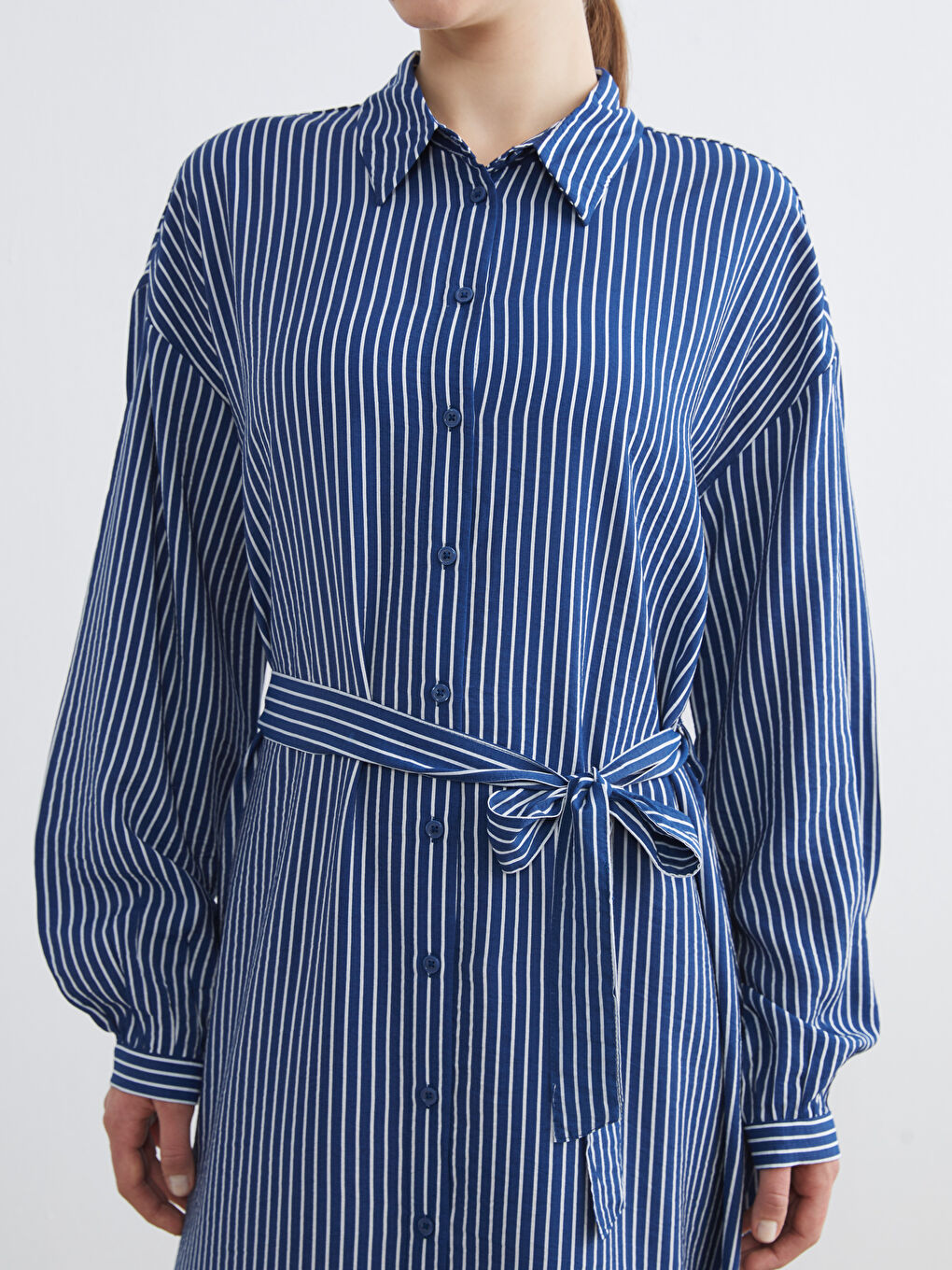 Robe Chemise Rayée à Manches Bouffantes avec Ceinture-2