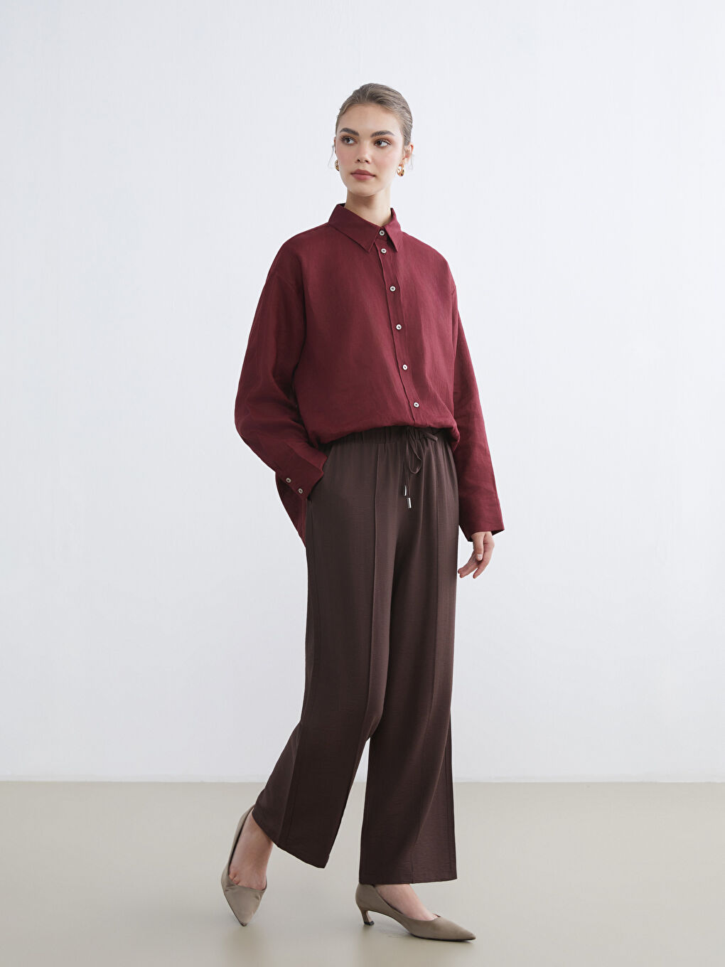 Effortless elegance meets everyday comfort in our wide-leg trousers, designed with a flattering elasticated waist.