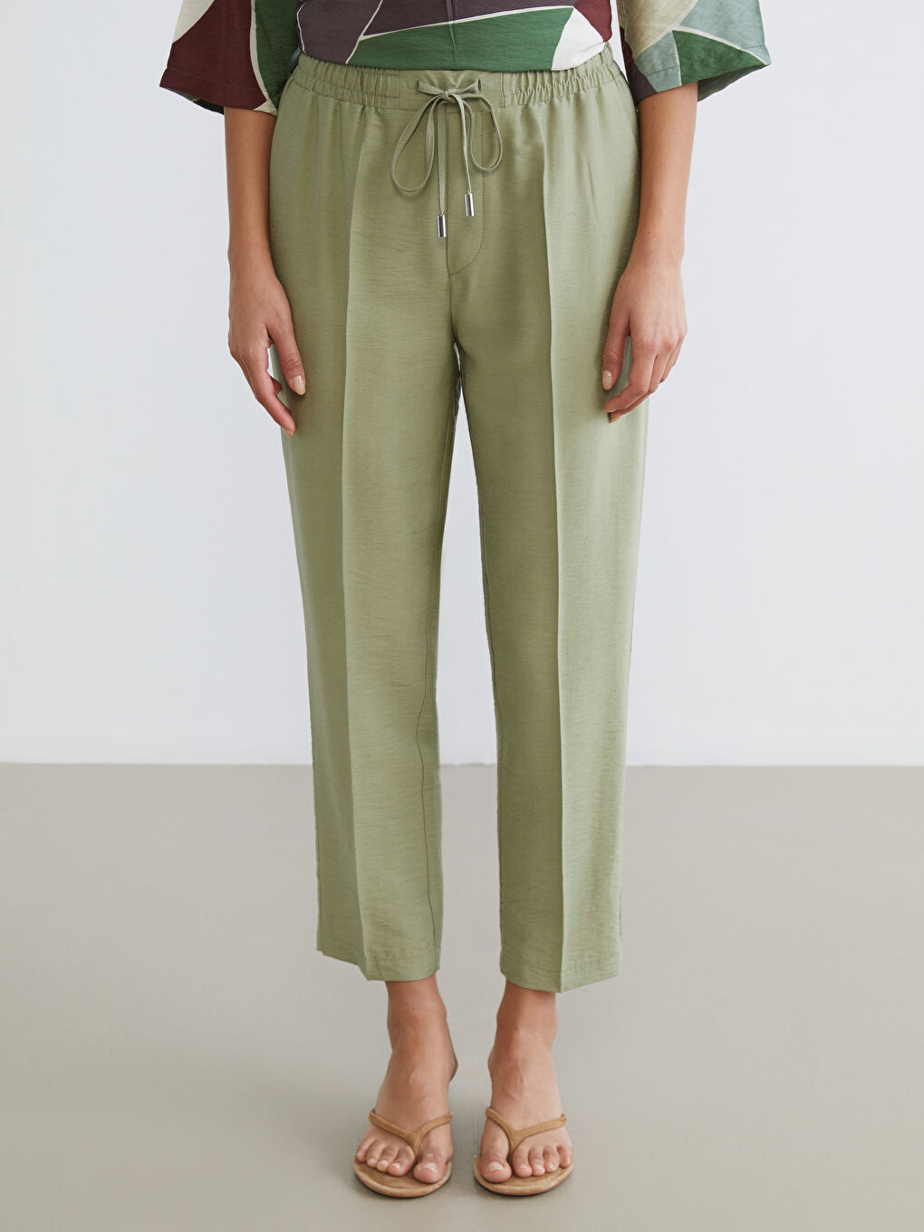 Elastic Waist Carrot Fit Women's Trousers-1