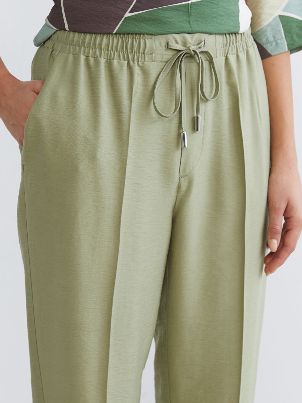 Elastic Waist Carrot Fit Women's Trousers-2