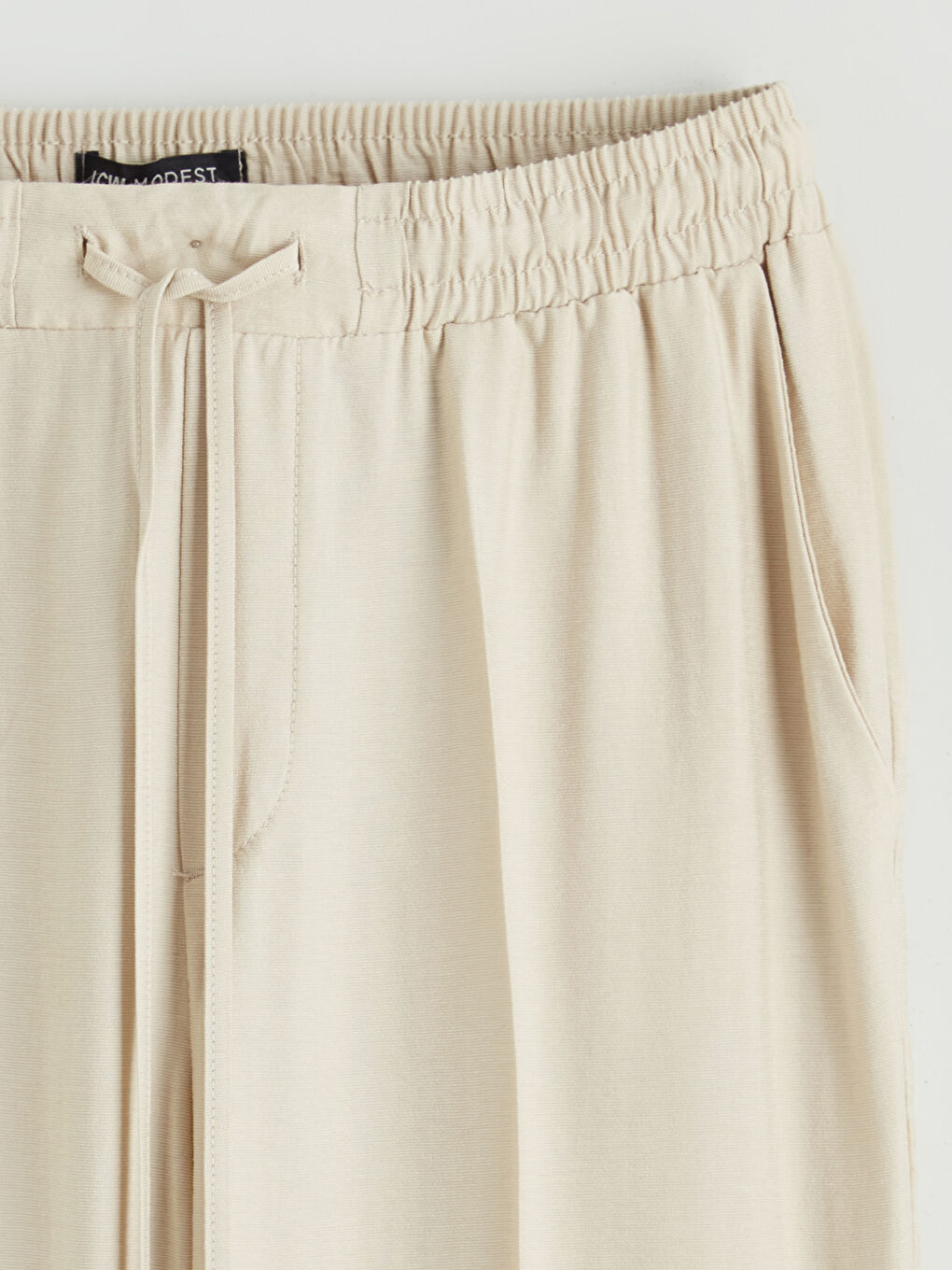 Effortless style meets all-day comfort in our Carrot Fit Trousers, designed with a flattering silhouette and an easy elasticated waist.-5