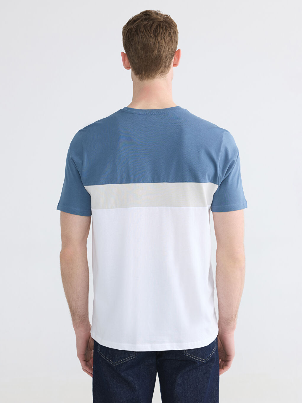 تي شيرت رجالي بياقة دائرية من قماش جيرسي بتصميم بلوك الألوان-3