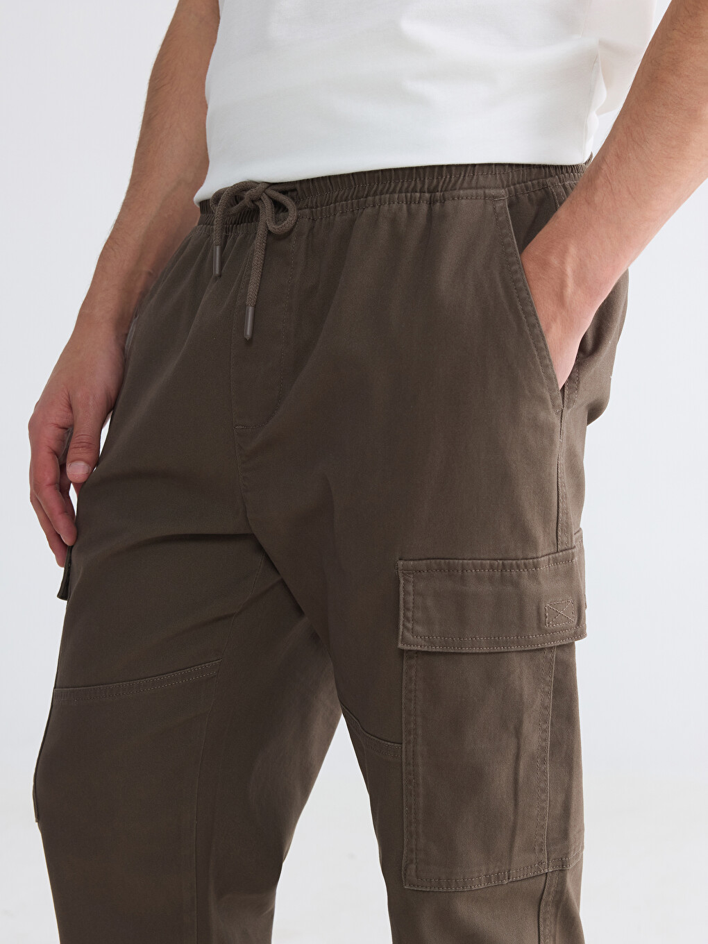 Regular Fit Gabardine Men's Cargo Trousers-2