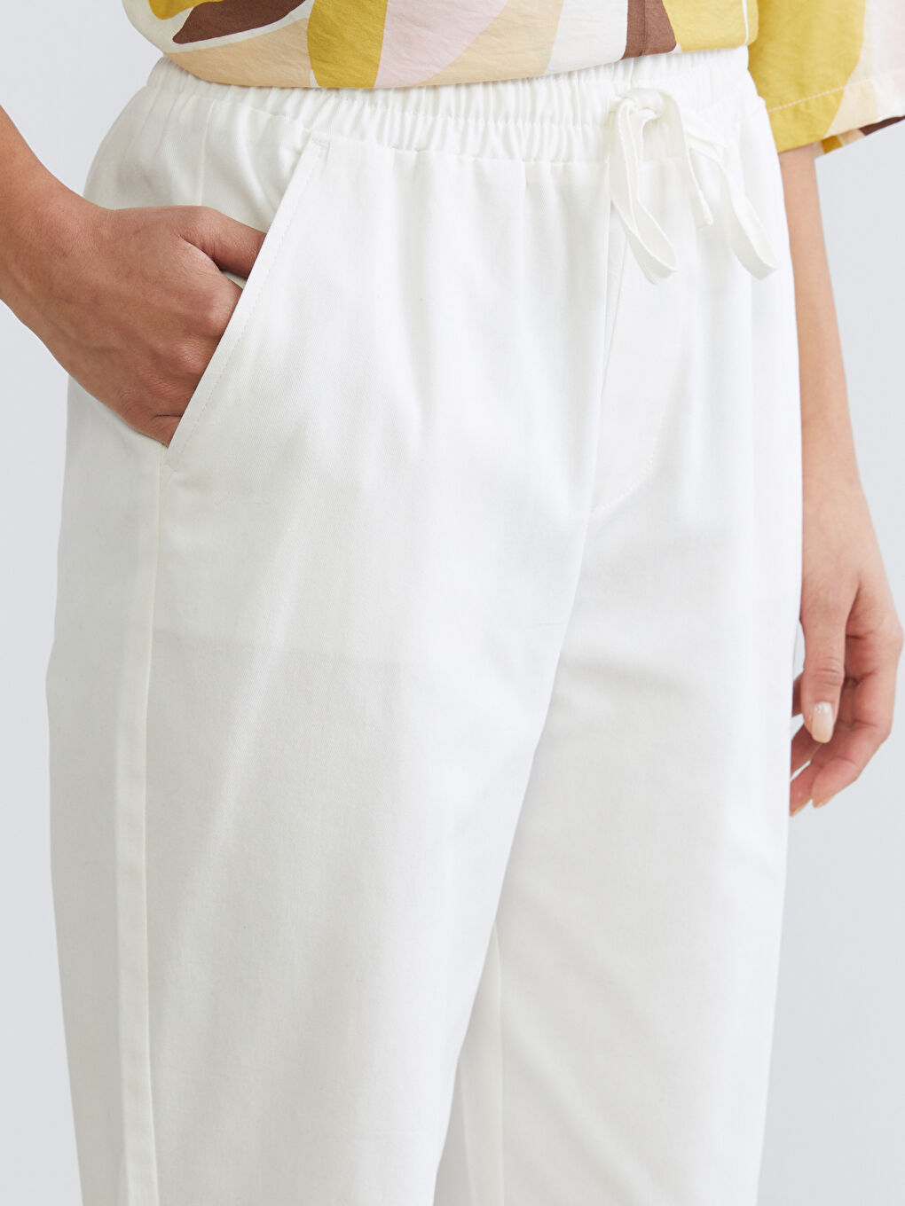 Elastic Waist Carrot Fit Women's Trousers-2