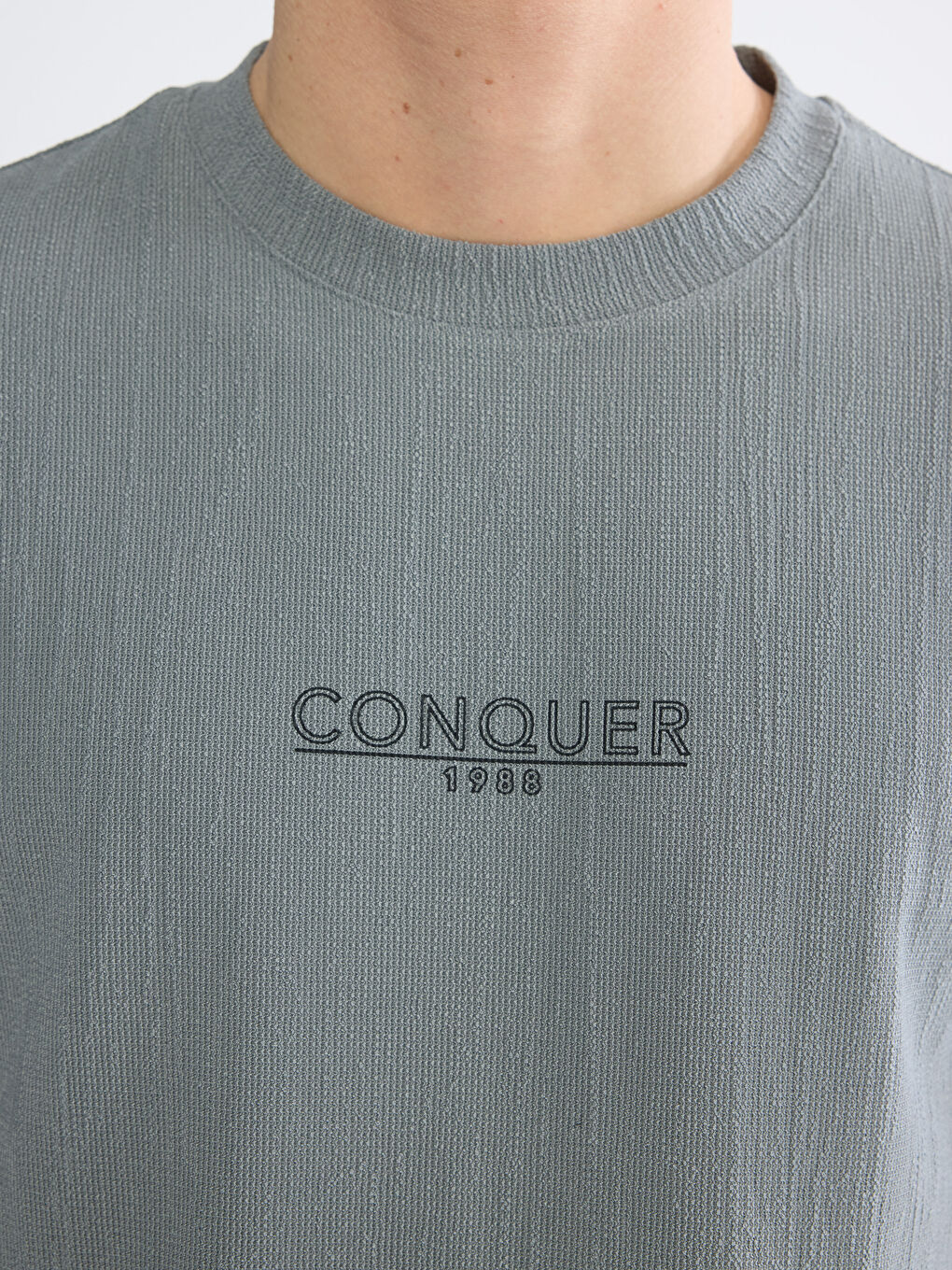 Gri Bisiklet Yaka Baskılı  Erkek Tişört-2