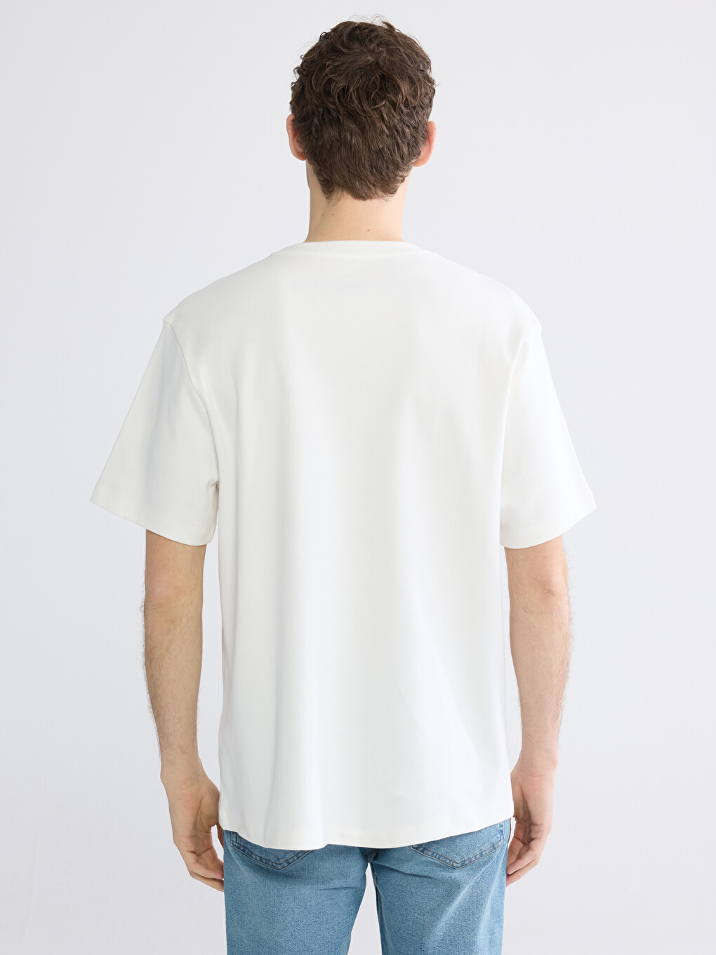 Beyaz Oversize Fit Bisiklet Yaka Baskılı Erkek Tişört-3