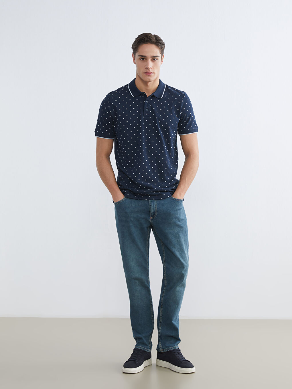 تي شيرت ياقة بولو منقوش بيكيه للرجال-1