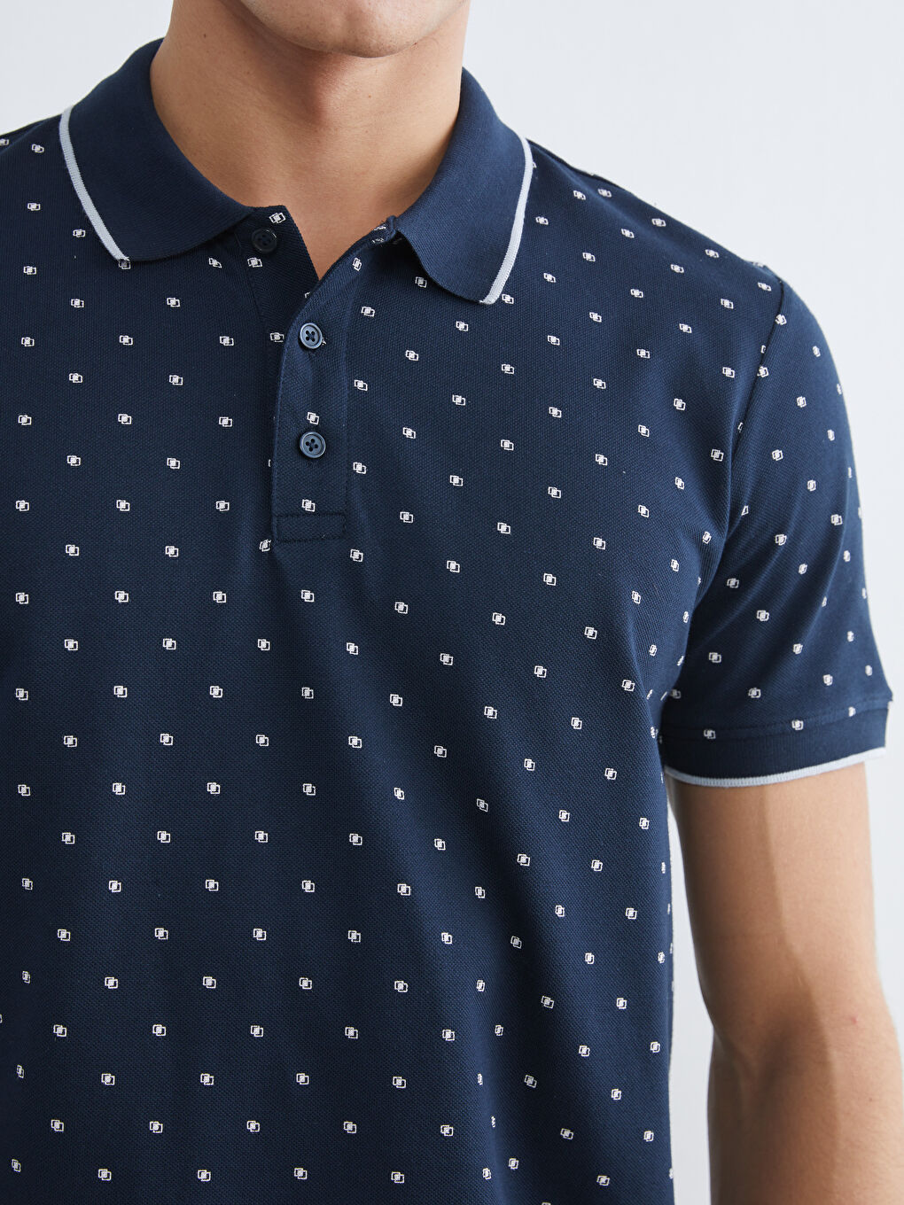 تي شيرت ياقة بولو منقوش بيكيه للرجال-2