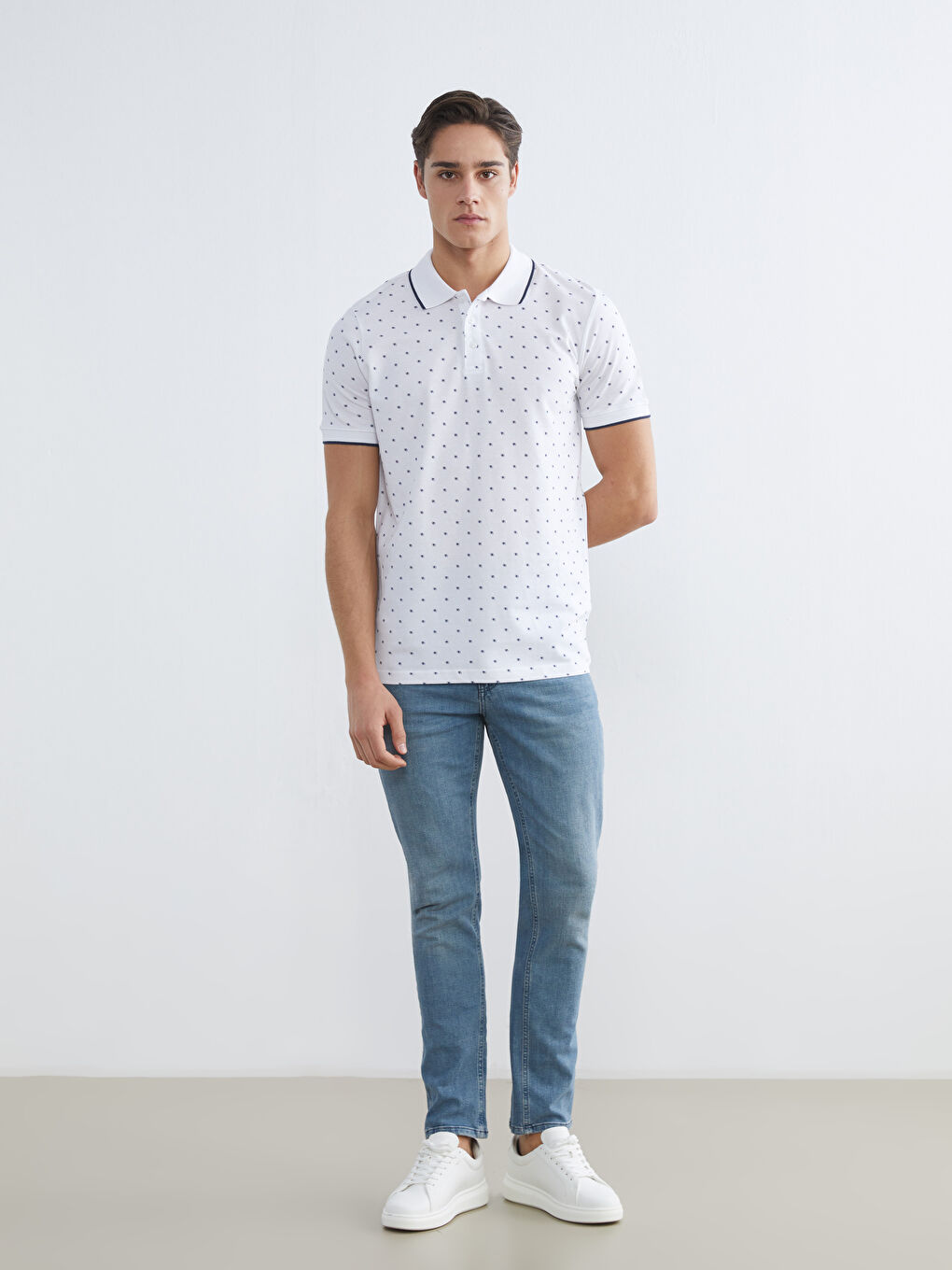 تي شيرت ياقة بولو منقوش بيكيه للرجال-1